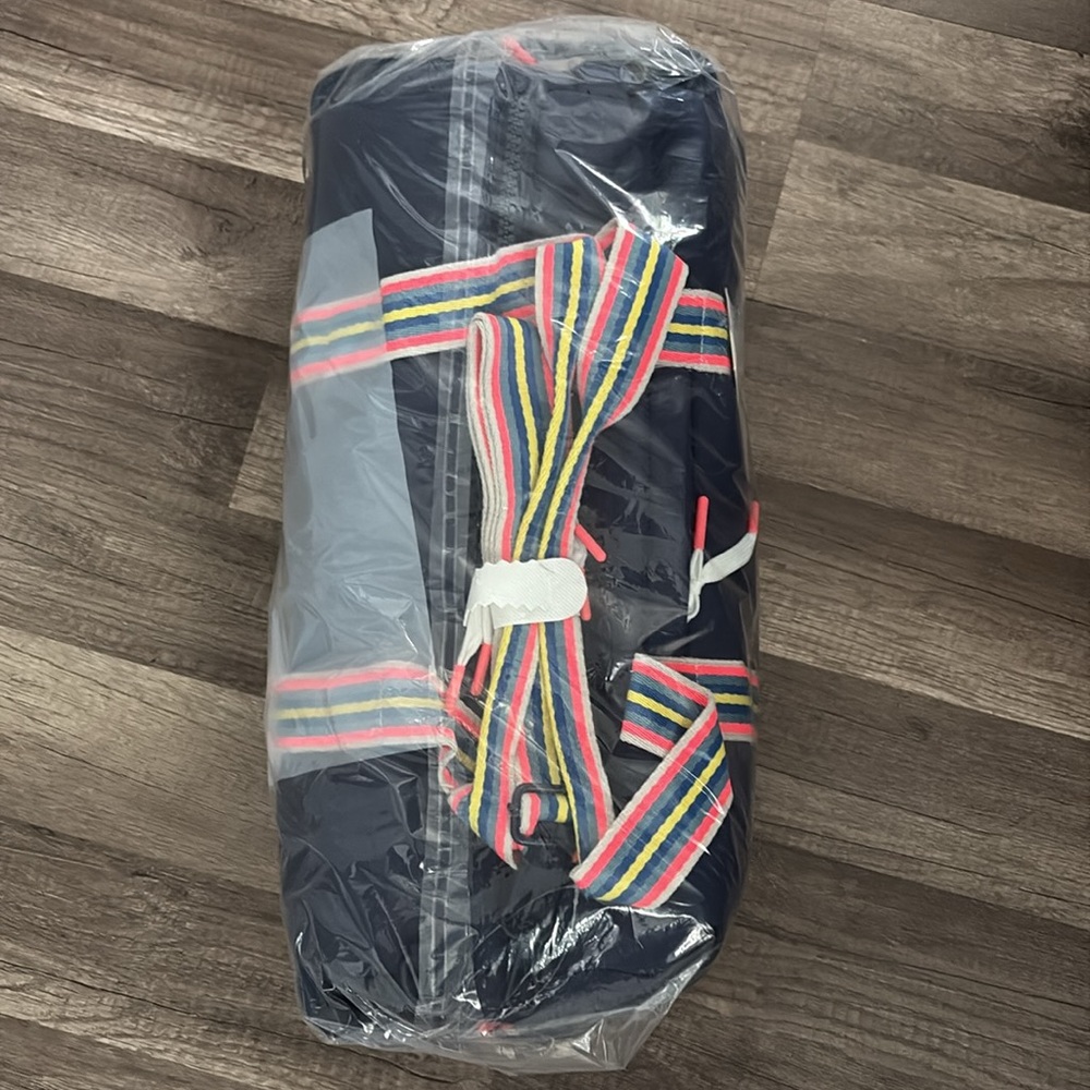 🆕 Wildfox Navy Duffle - Picture 3 of 4